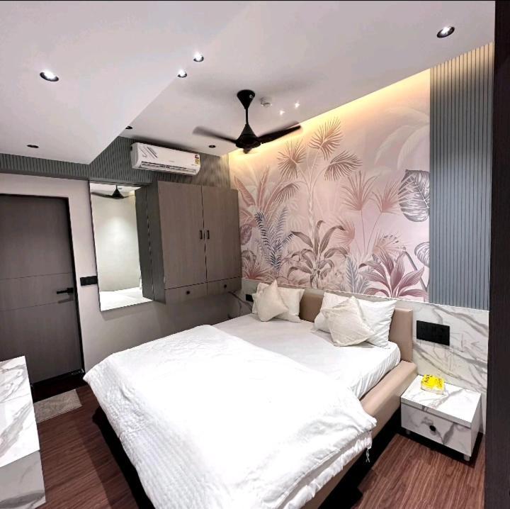 V Love Hotel Surat Exterior photo