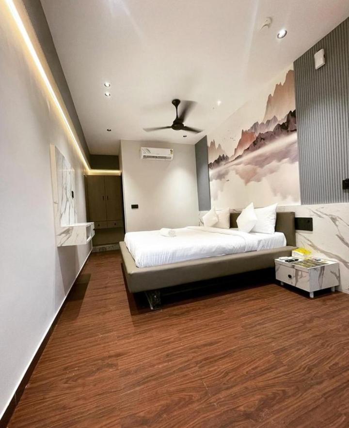 V Love Hotel Surat Exterior photo