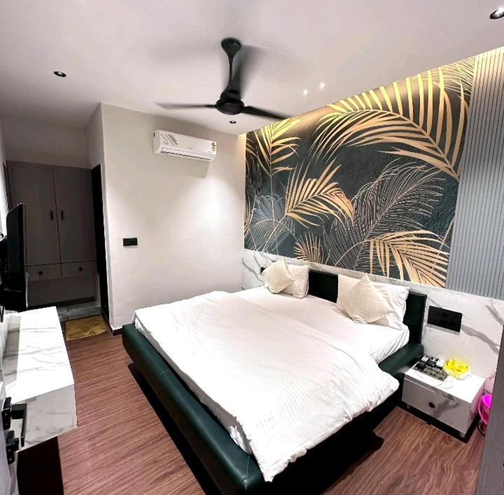 V Love Hotel Surat Exterior photo